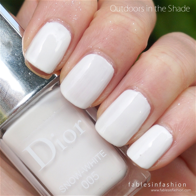 dior-diorsnow-nail-polish-snow-white-02