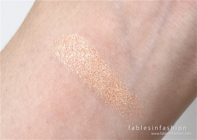 becca-jaclyn-hill-champagne-pop-highlighter-04